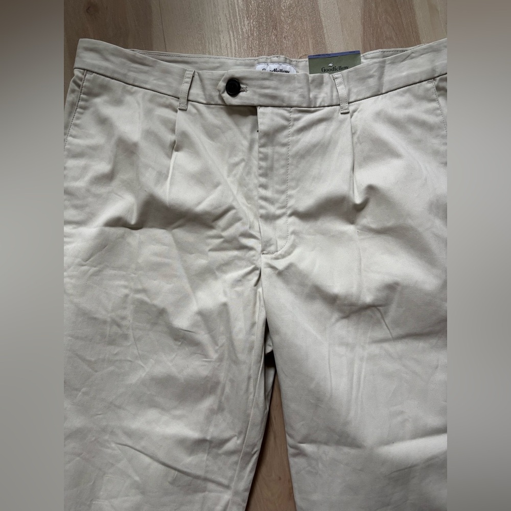 NWT Goodfellow 36x32 Khaki Trouser Pleated Front Slim Fit Stretch Casual Work - Picture 2 of 11